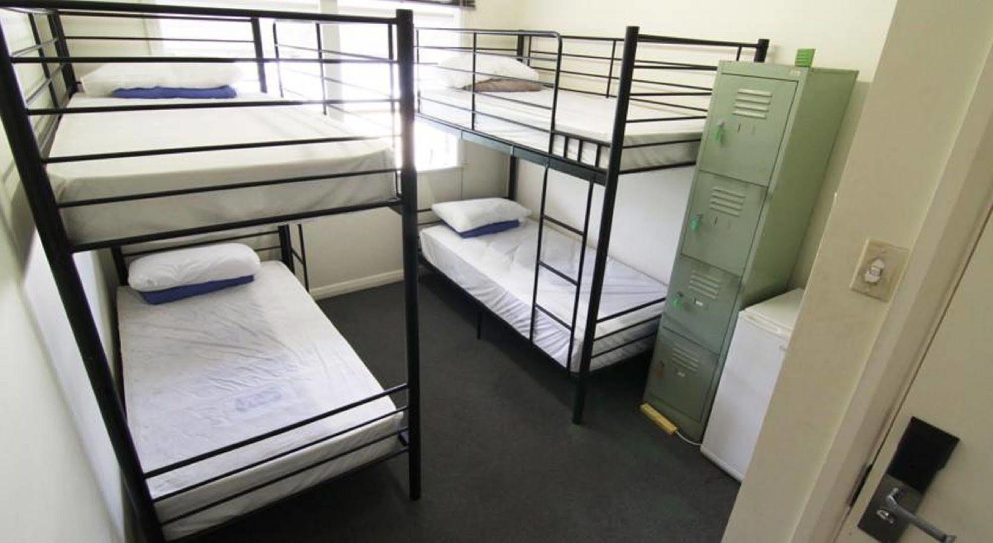 Some Rooms Backpacker West End Exterior photo